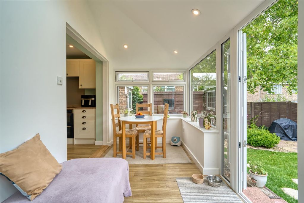 Property photo 3 of 10 Garden Room