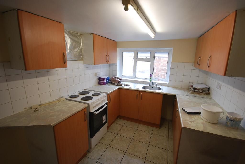 Property photo 2 of 6 Kitchen