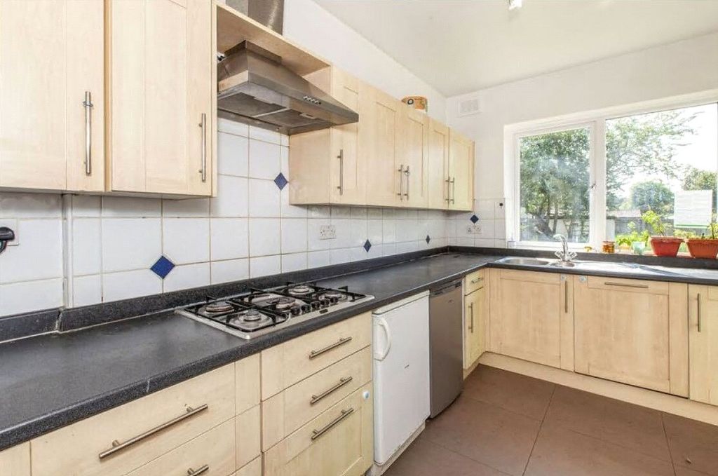 Property photo 2 of 8 Kitchen