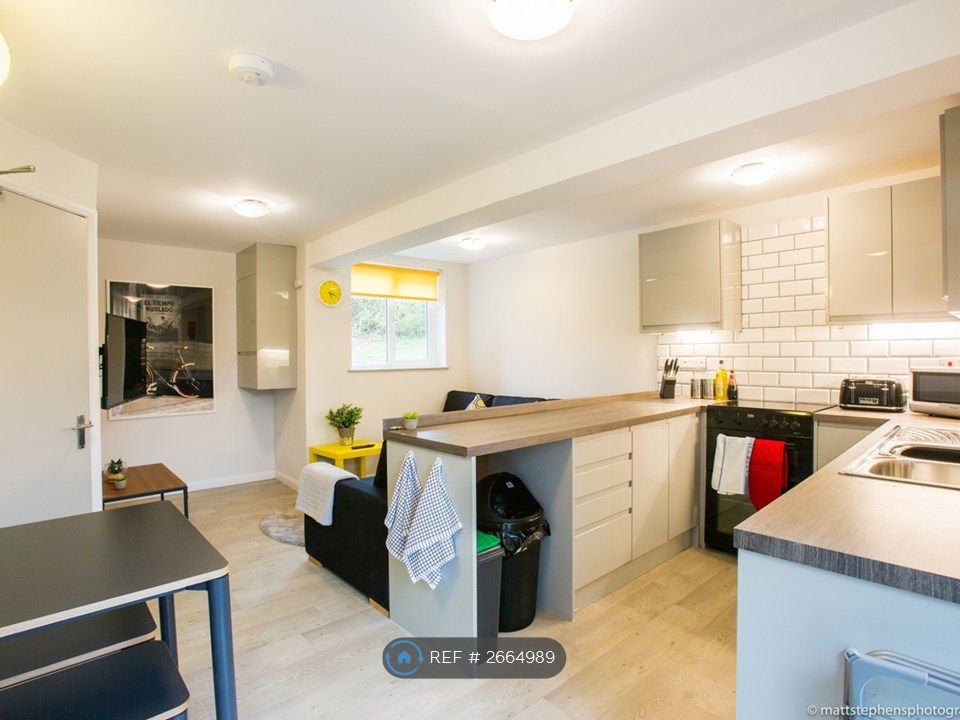 Property photo 2 of 31 Kitchen