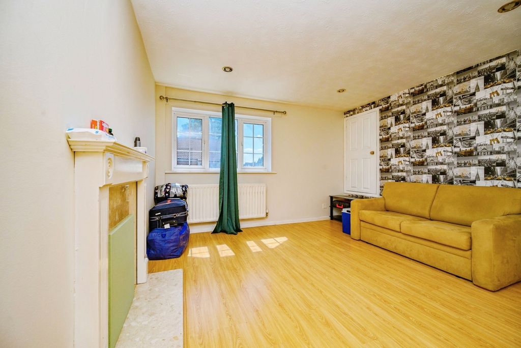 Property photo 2 of 10 Photo