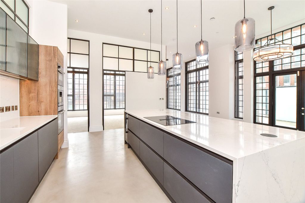 Property photo 3 of 12 Plot 4 Kitchen