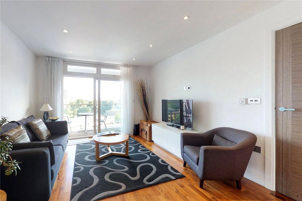 Property photo 3 of 8 Picture No. 05