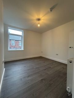 Property photo 2 of 6 Room