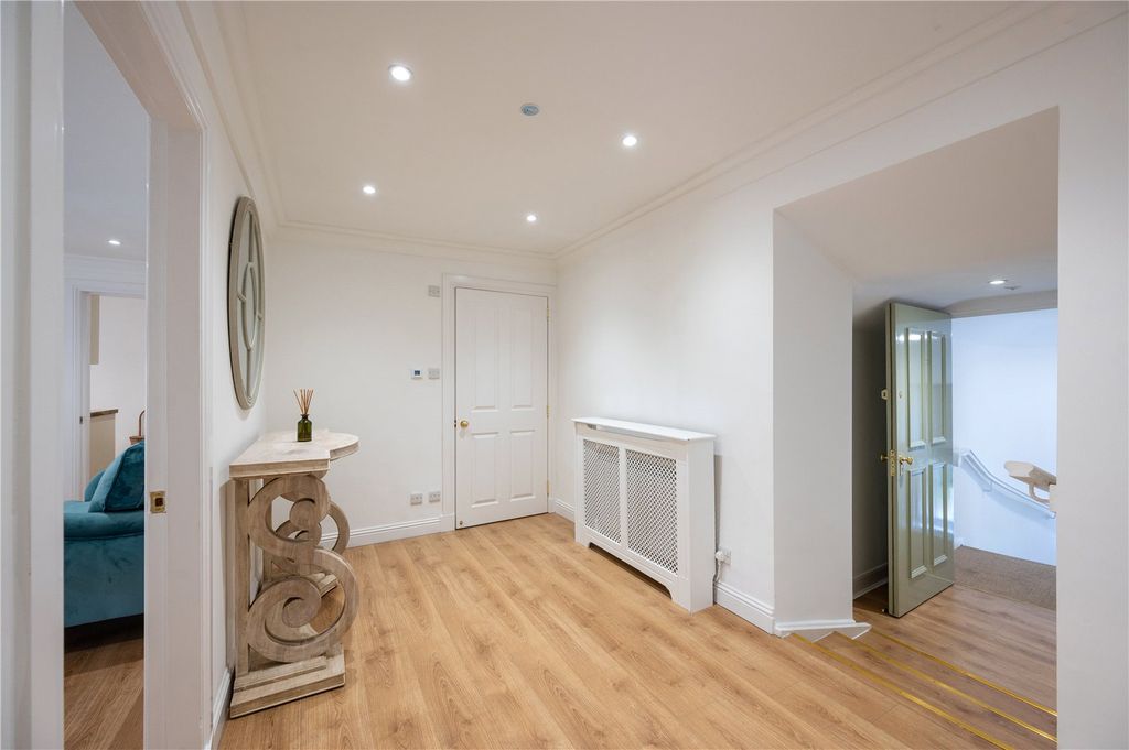 Property photo 3 of 17 Hallway