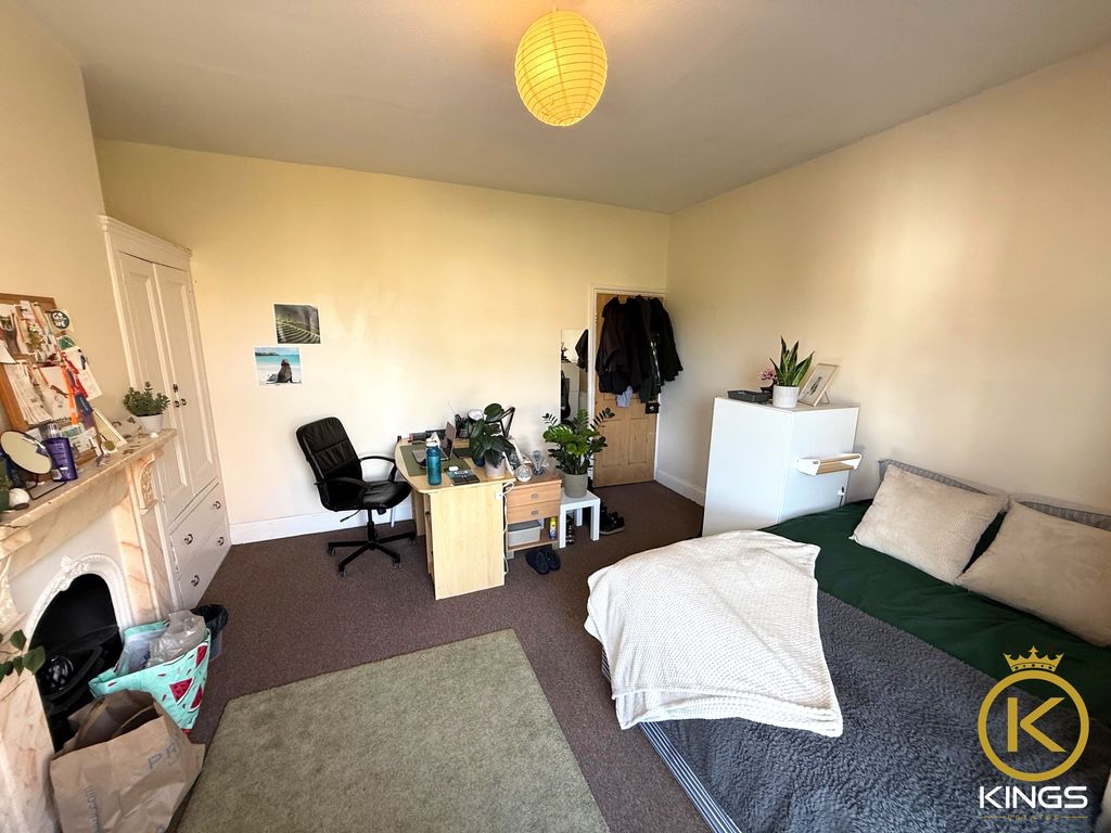 Property photo 1 of 9 4