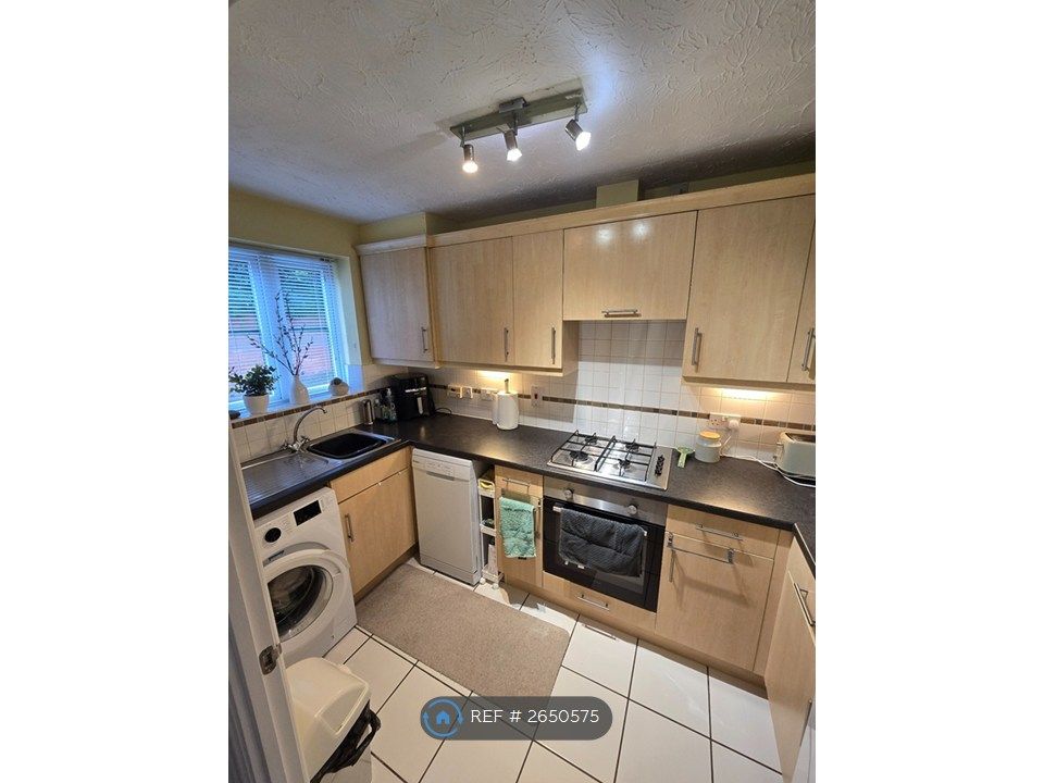 Property photo 3 of 17 Kitchen