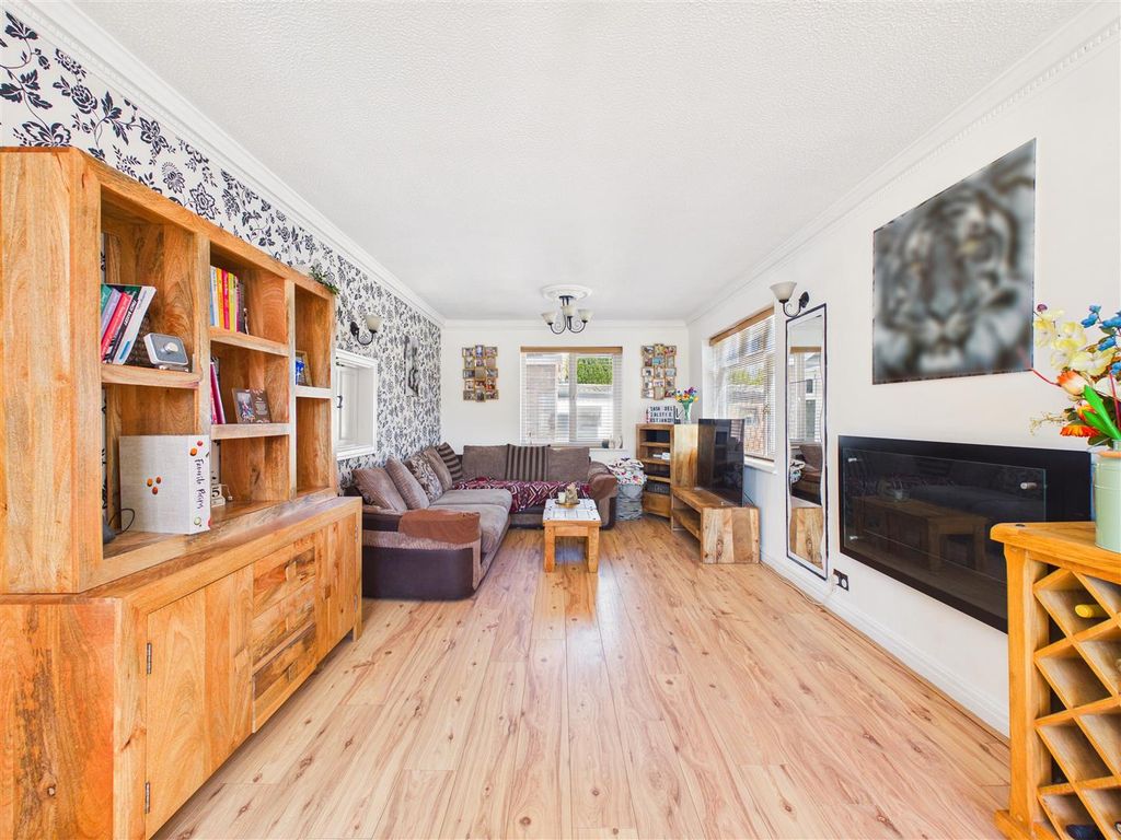 Property photo 2 of 23 Cam05193G0-Pr0127-Still011.Jpg