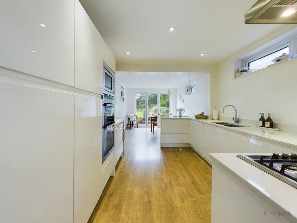 Property photo 3 of 20 Cam02119G0-Pr0178-Still003