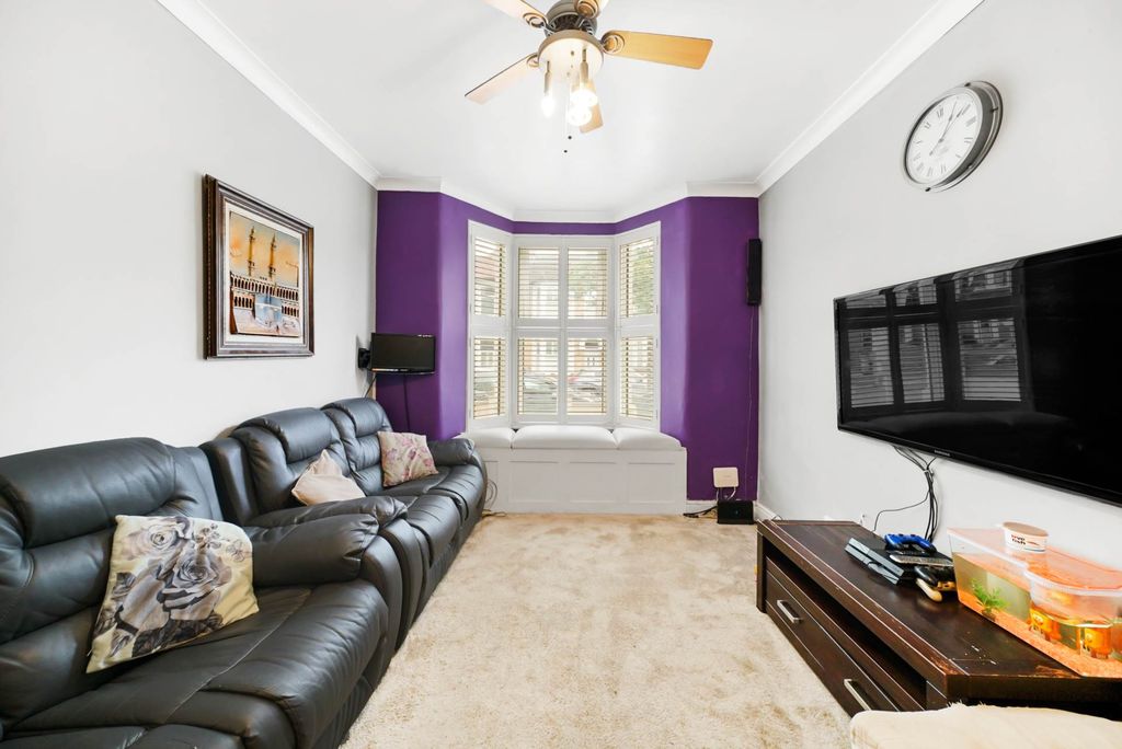 Property photo 3 of 25
