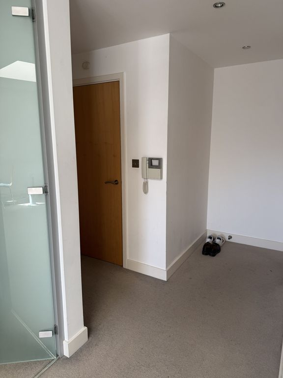 Property photo 3 of 8 Hallway Pic 1