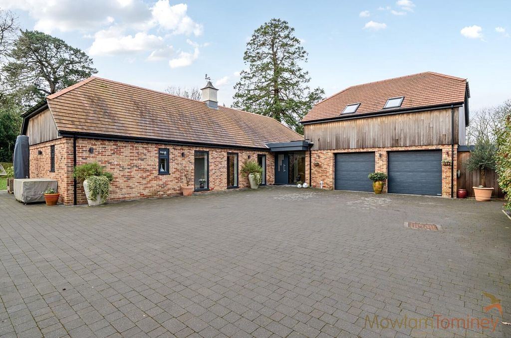 Property photo 2 of 45 2Fb02A04-0258-49E2-Bb09-7609A3689Ac6.Jpg