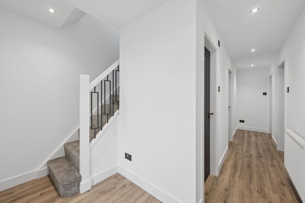Property photo 2 of 37