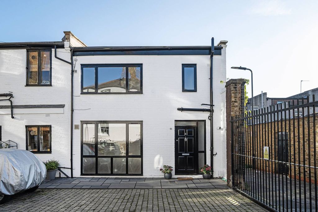 Property photo 1 of 9