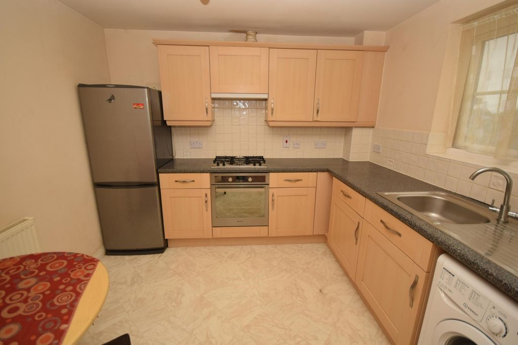 Property photo 3 of 8 Photo 4