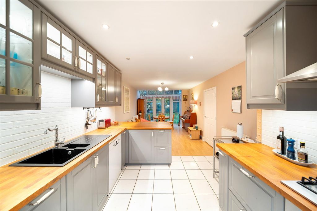 Property photo 2 of 18 Meadow Cresc-32.Jpg