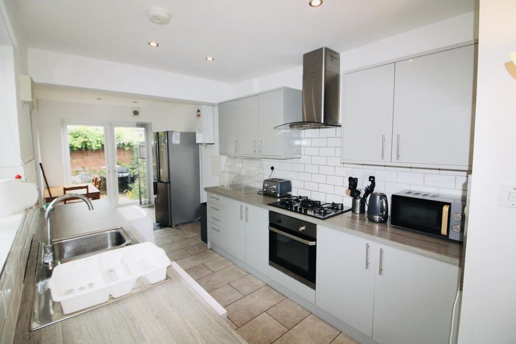 Property photo 1 of 19 Kitchen/Dining Area