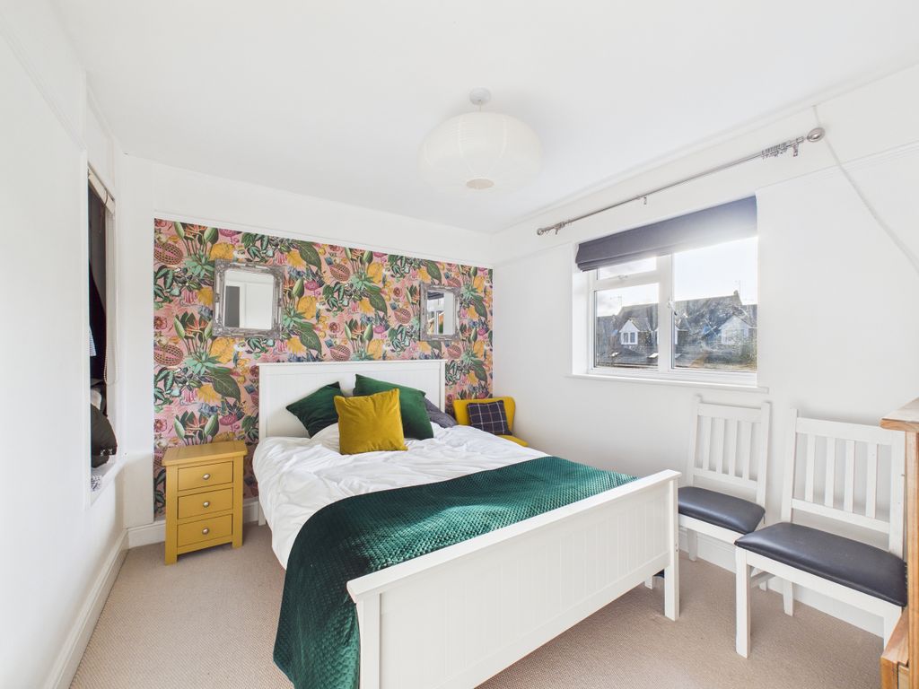 Property photo 3 of 13 Cam01984G0-Pr0540-Still003