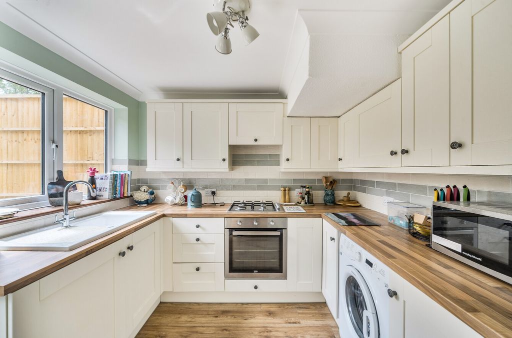 Property photo 3 of 10 1332040-1-688A25d...