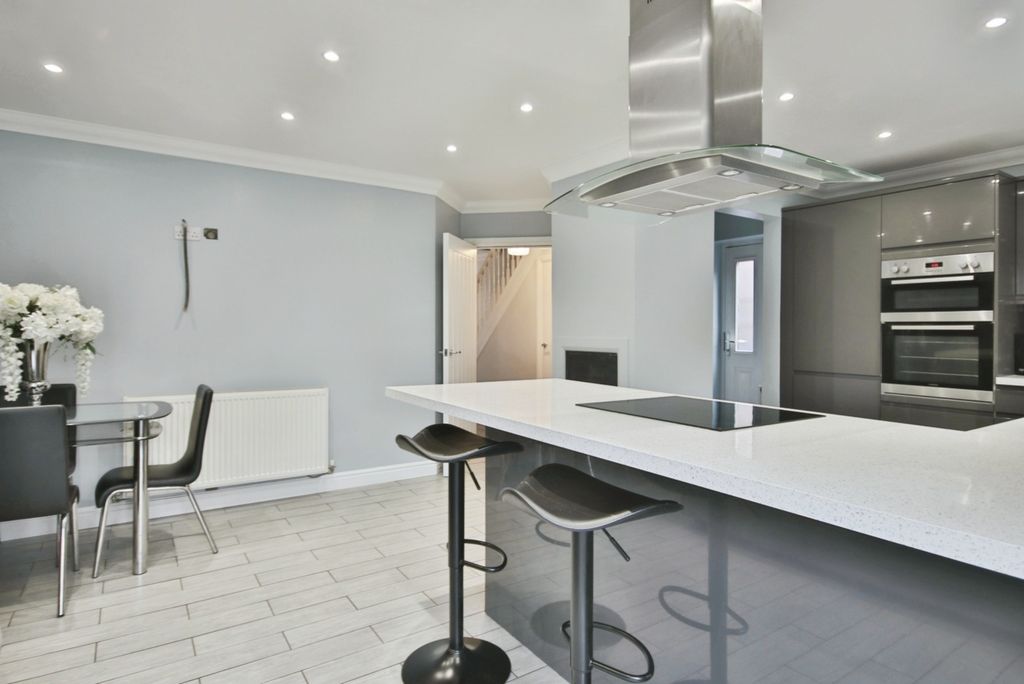 Property photo 3 of 21 4454087