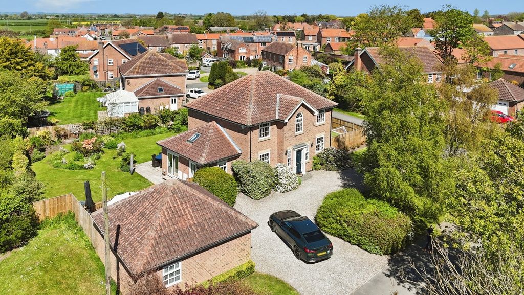 Property photo 1 of 41 5130991