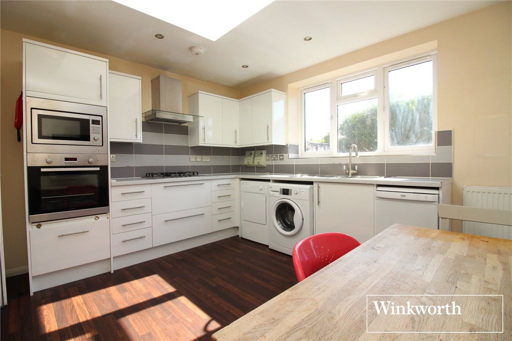 Property photo 2 of 17 Picture No. 11