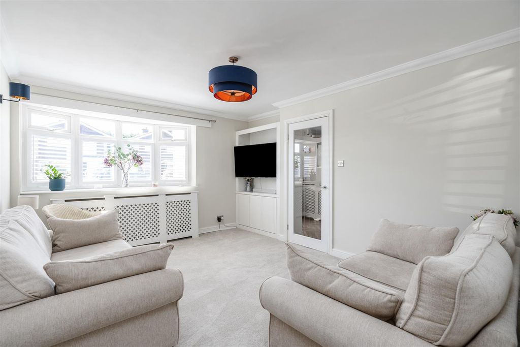 Property photo 2 of 17 4 Ravenswood Drive_1.Jpg