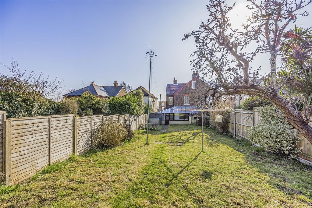 Property photo 3 of 26 17 Solent Road, Drayton-Porticomarketing-Soldby-29