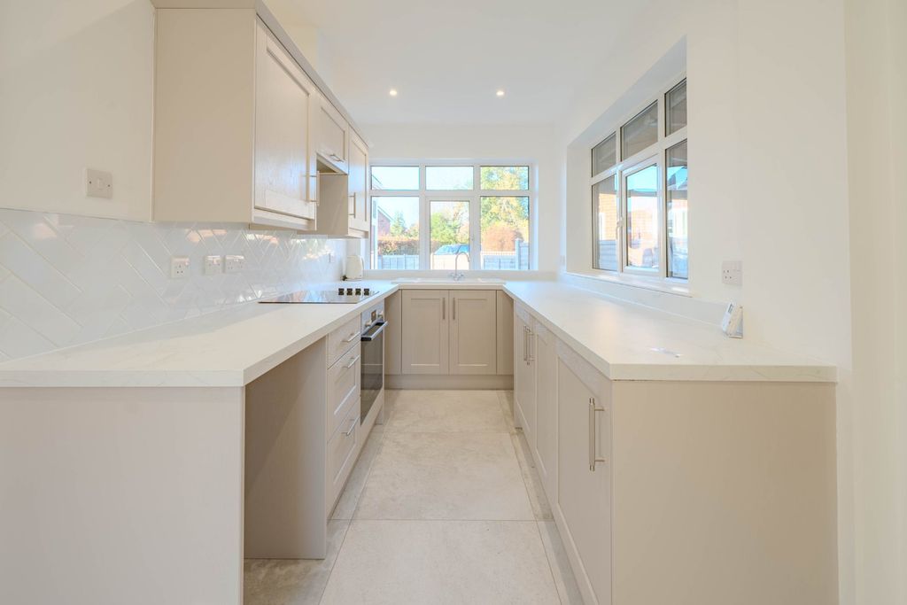 Property photo 3 of 23 Picture No. 16