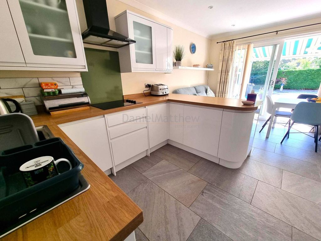 Property photo 3 of 19 Kitchen/Breakfast Room