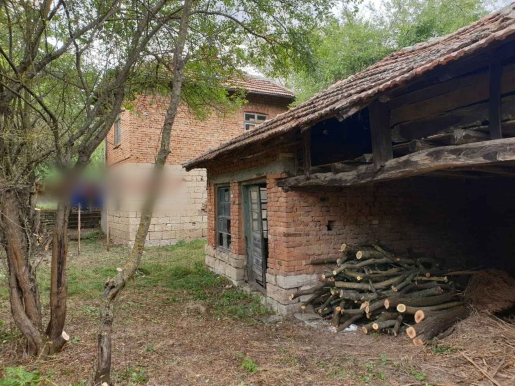 Property photo 1 of 4