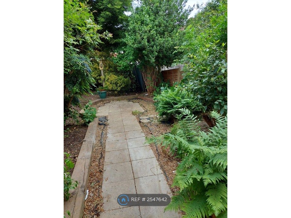 Property photo 3 of 10 Garden