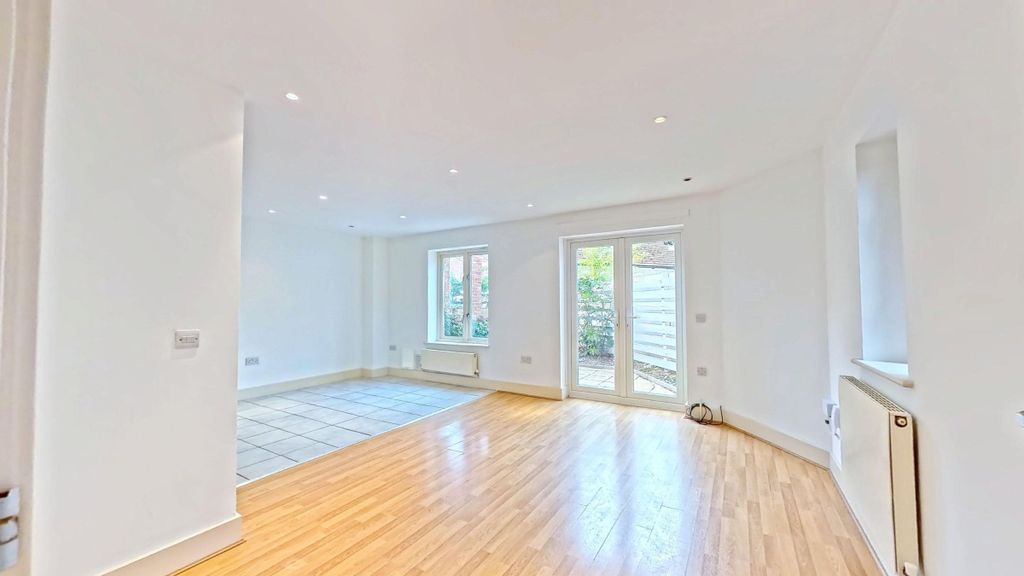 Property photo 2 of 27