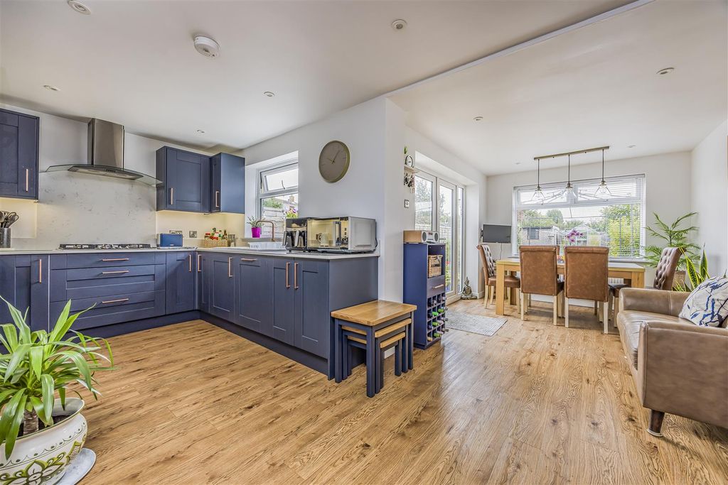 Property photo 2 of 23 Fairfield Avenue, Fareham-Porticomarketing-Nexa-21
