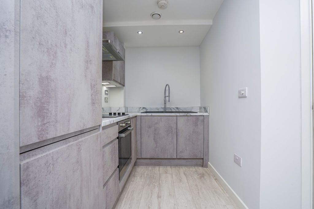 Property photo 2 of 18 Kitchen