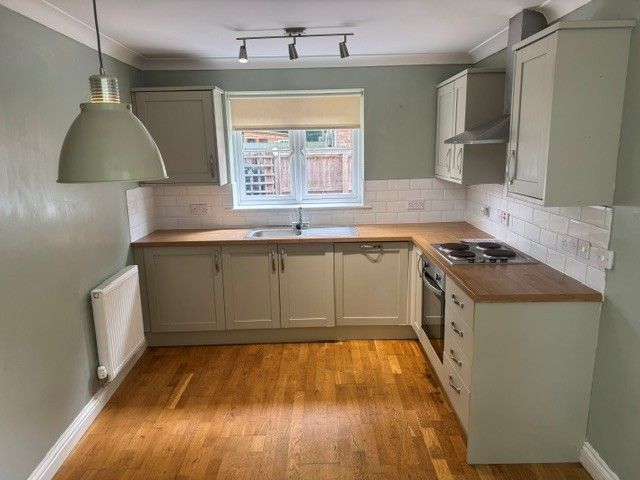 Property photo 2 of 8 Kitchen