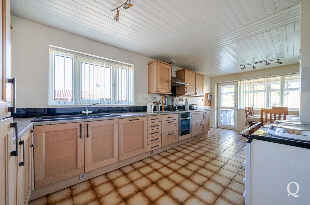 Property photo 3 of 37 48cc934A-3B79-4Fe...