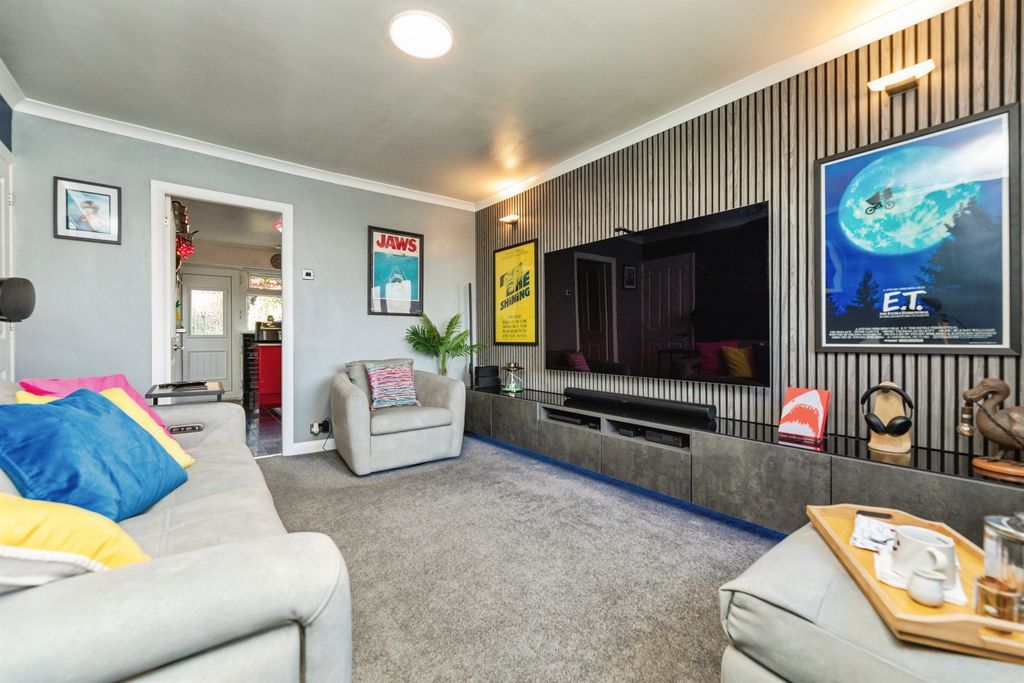 Property photo 2 of 18