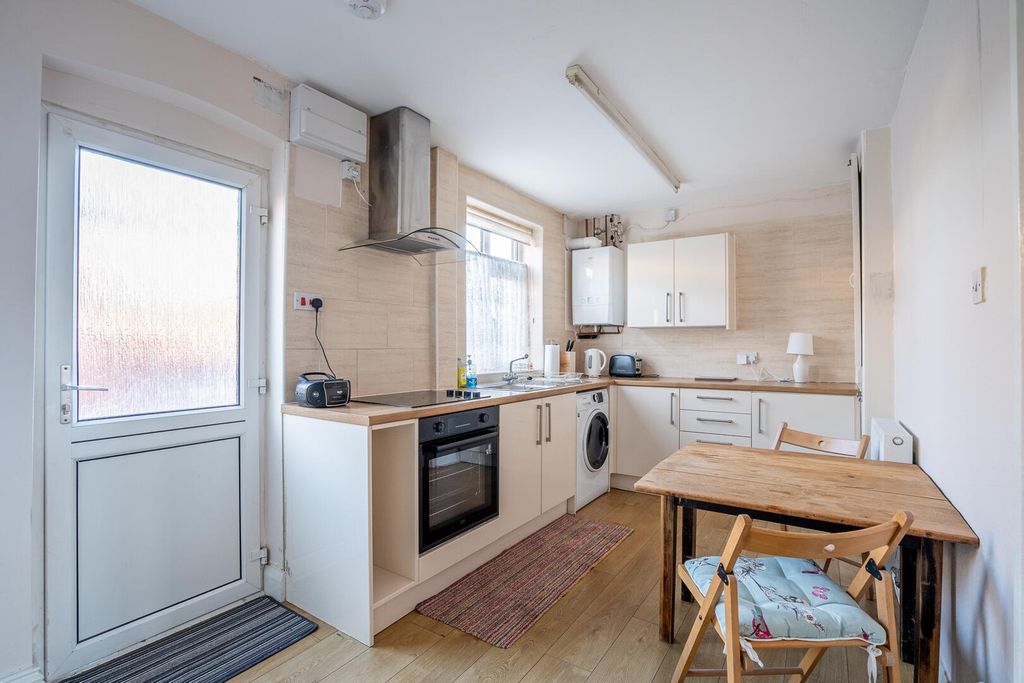 Property photo 2 of 11 Kitchen