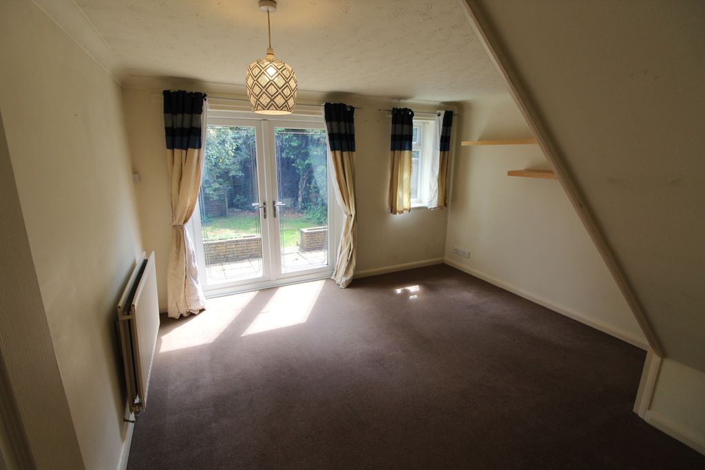 Property photo 3 of 7 Lounge