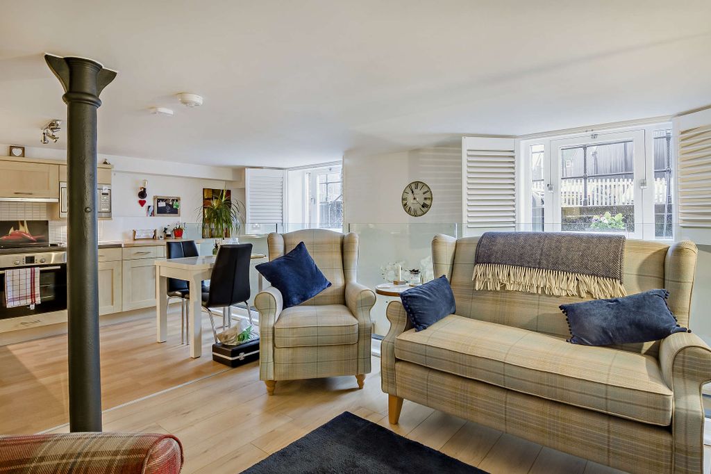 Property photo 3 of 21