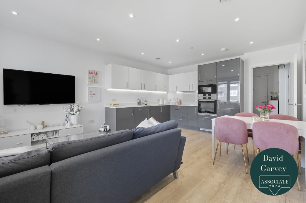 Property photo 3 of 13 Kitchen/Lounge/Diner