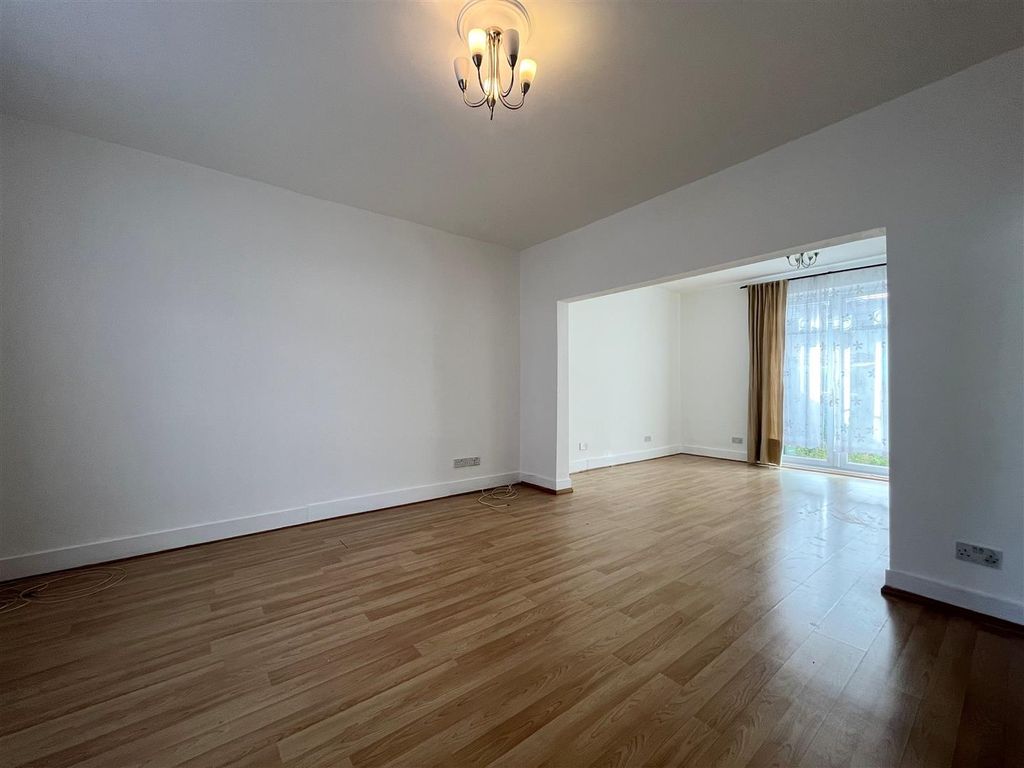 Property photo 3 of 14 Through Lounge.Jpg