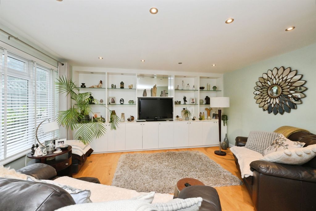 Property photo 3 of 16