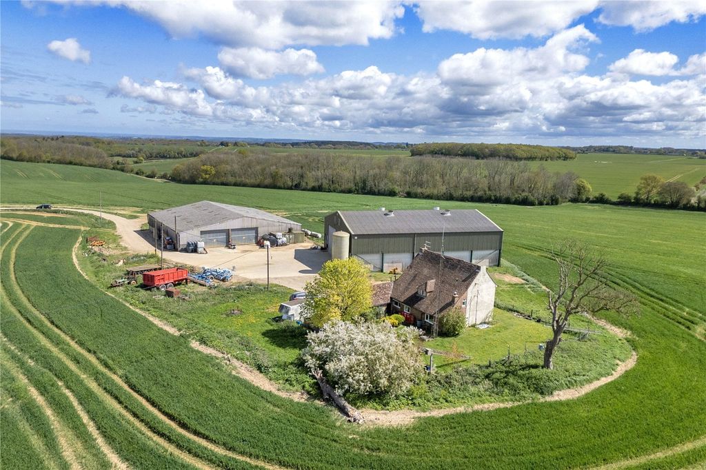 Property photo 3 of 14 Tophill Farm