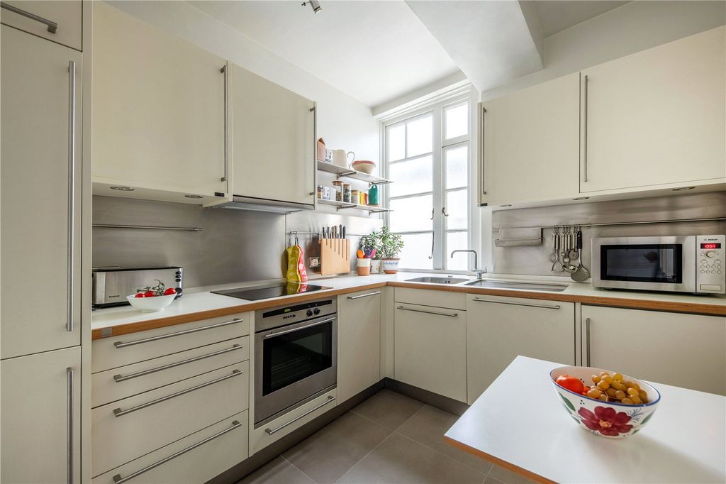 Property photo 3 of 13 Kitchen