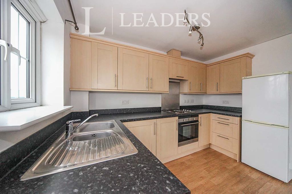 Property photo 3 of 10 Kitchen Pic 3