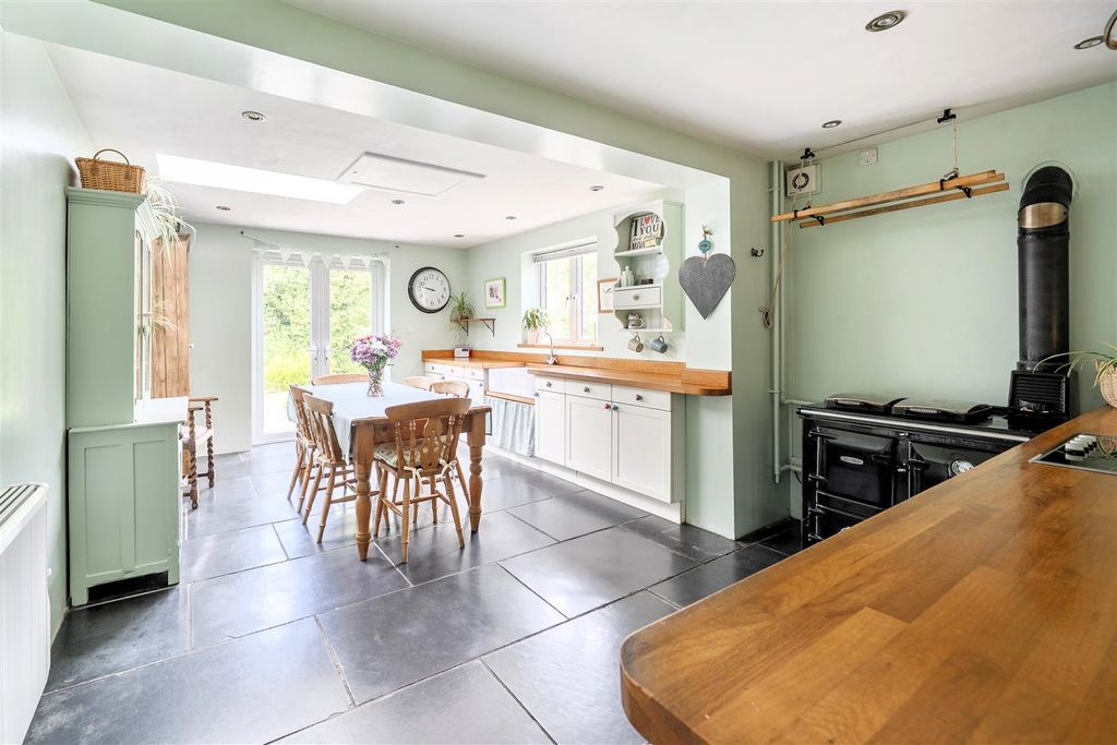Property photo 2 of 37 1457856-28-6A02F8484d2E2.Jpg