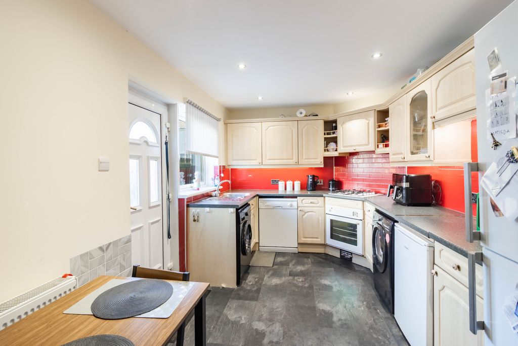 Property photo 2 of 26 Dining Kitchen