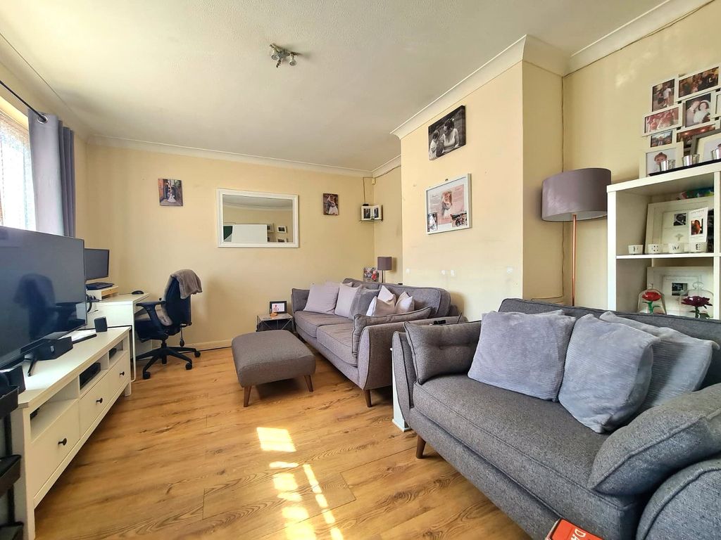 Property photo 2 of 10 Picture No. 06